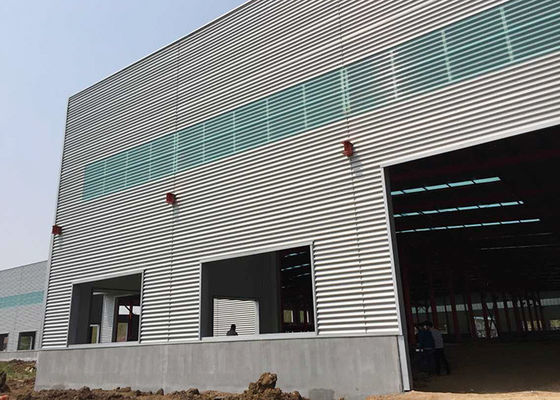 Schwere Industriegebäude Stahlkonstruktion Werkstatt Freiflächendesign
